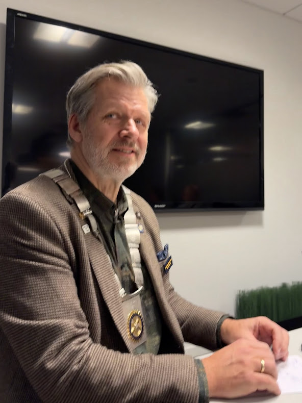 Distriktsguvernøren besøkte klubben